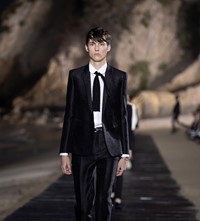SAINT LAURENT_MEN_SS20_RUNWAY_07_HR