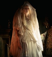 Dilara Findikoglu Spring 2019 Dennis Severs House Darkness