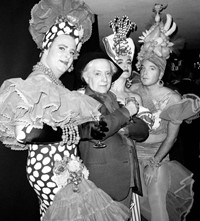 _johnSimonePhoto_writer_QuentinCrisp_with-Hallowee