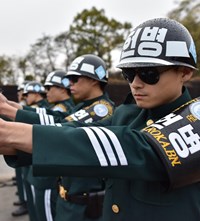 DMZ: Demilitarized Zone of Korea Park Jongwoo