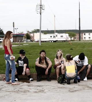 american-honey-2016-002-kids-on-pavement