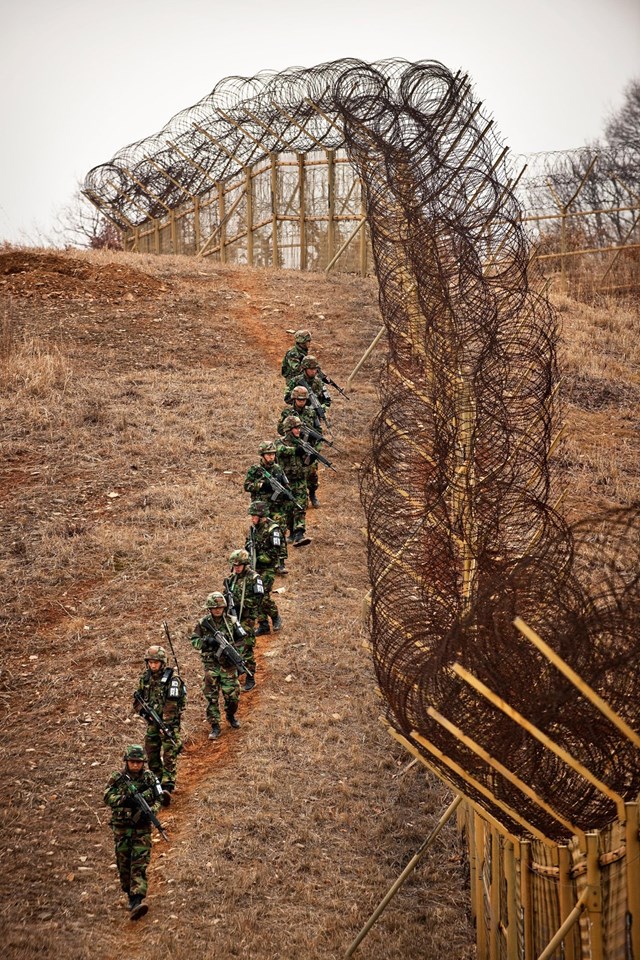 DMZ: Demilitarized Zone of Korea Park Jongwoo
