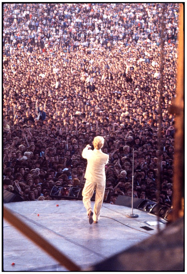 David Bowie on Stage with Red Roses - Serious Moon