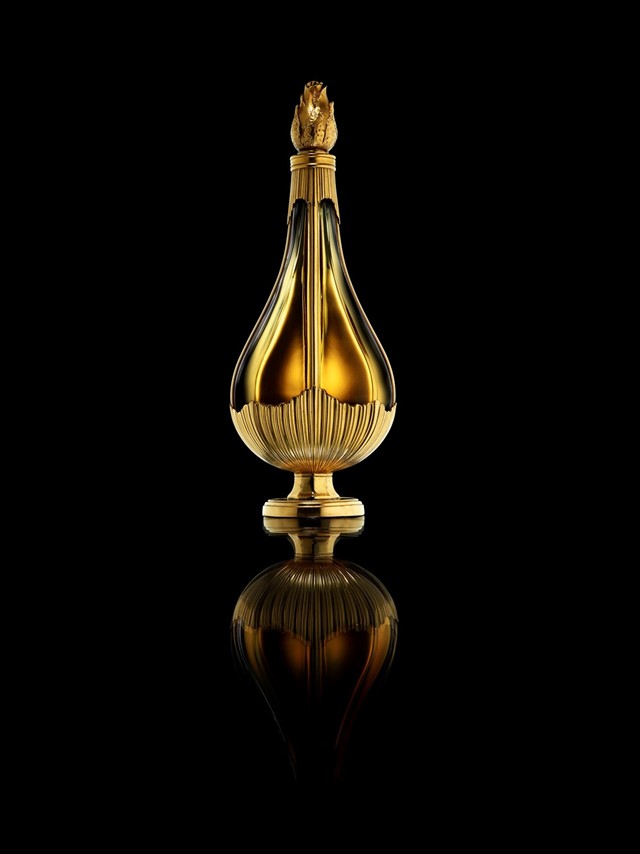 Diorling perfume, 1963. Photo (c) Laziz Hamani