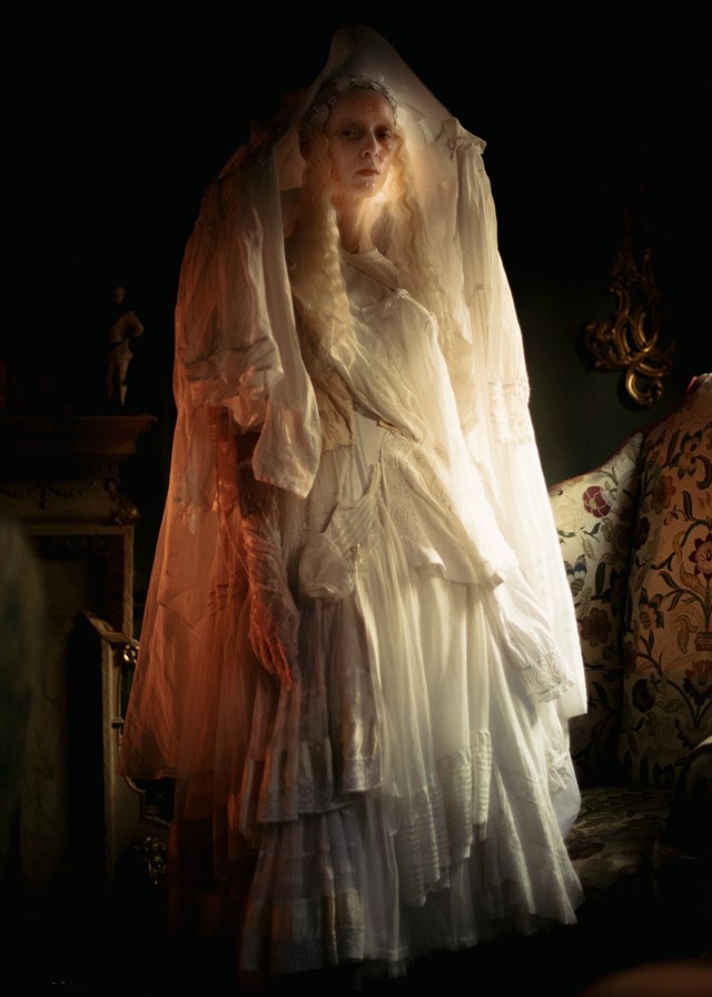 Dilara Findikoglu Spring 2019 Dennis Severs House Darkness
