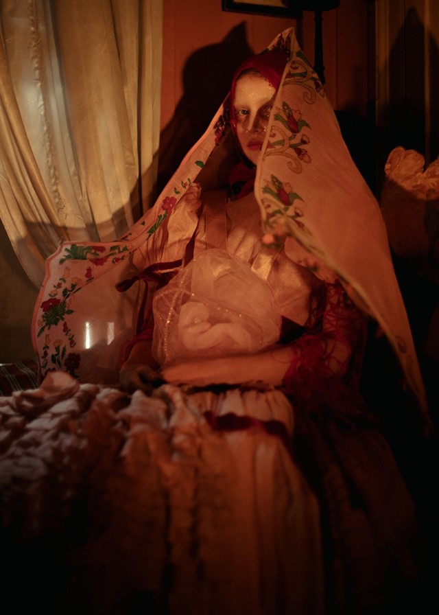 Dilara Findikoglu Spring 2019 Dennis Severs House Darkness