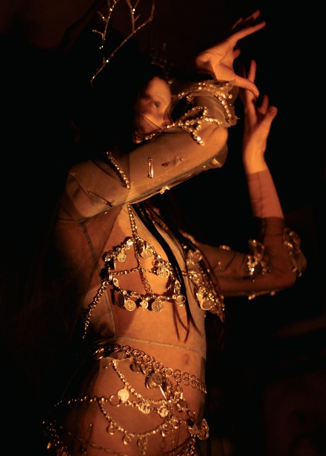 Dilara Findikoglu Spring 2019 Dennis Severs House Darkness
