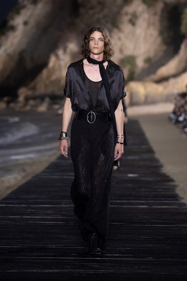 SAINT LAURENT_MEN_SS20_RUNWAY_01_HR