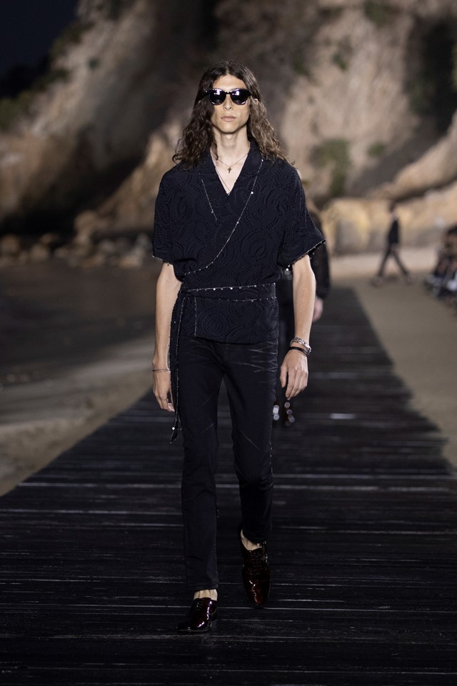 SAINT LAURENT_MEN_SS20_RUNWAY_02_HR