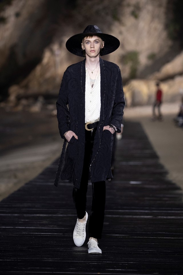 SAINT LAURENT_MEN_SS20_RUNWAY_06_HR