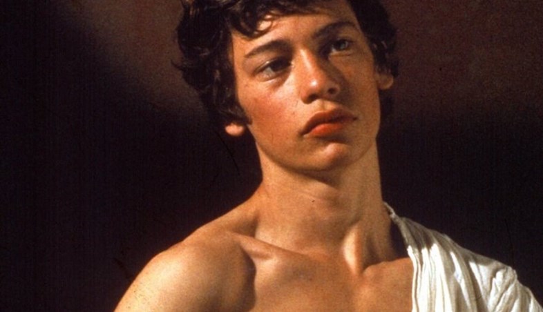 caravaggio-1986-003-dexter-fletcher-posing
