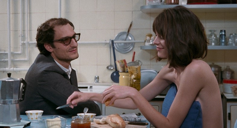 Louis Garrel as Jean-Luc Godard and Stacy Martin as Anne Wia