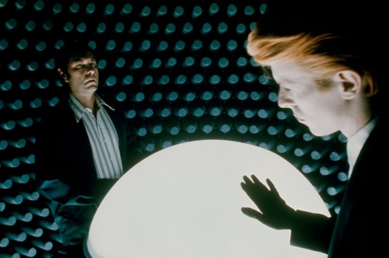 man-who-fell-earth-1976-002-david-bowie-white-sphe