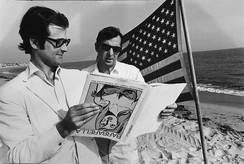 HOPPER_Terry Southern and Robert Fraser (on beach