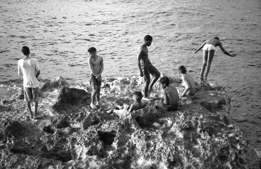 El Malecón Havana Cuba Henry Horenstein ElliottHalls photos